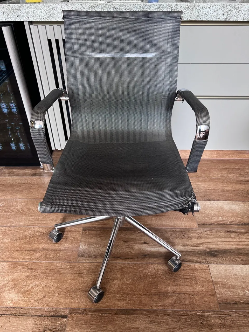 Cadeira de Escritório Ergonômica com Rodinhas