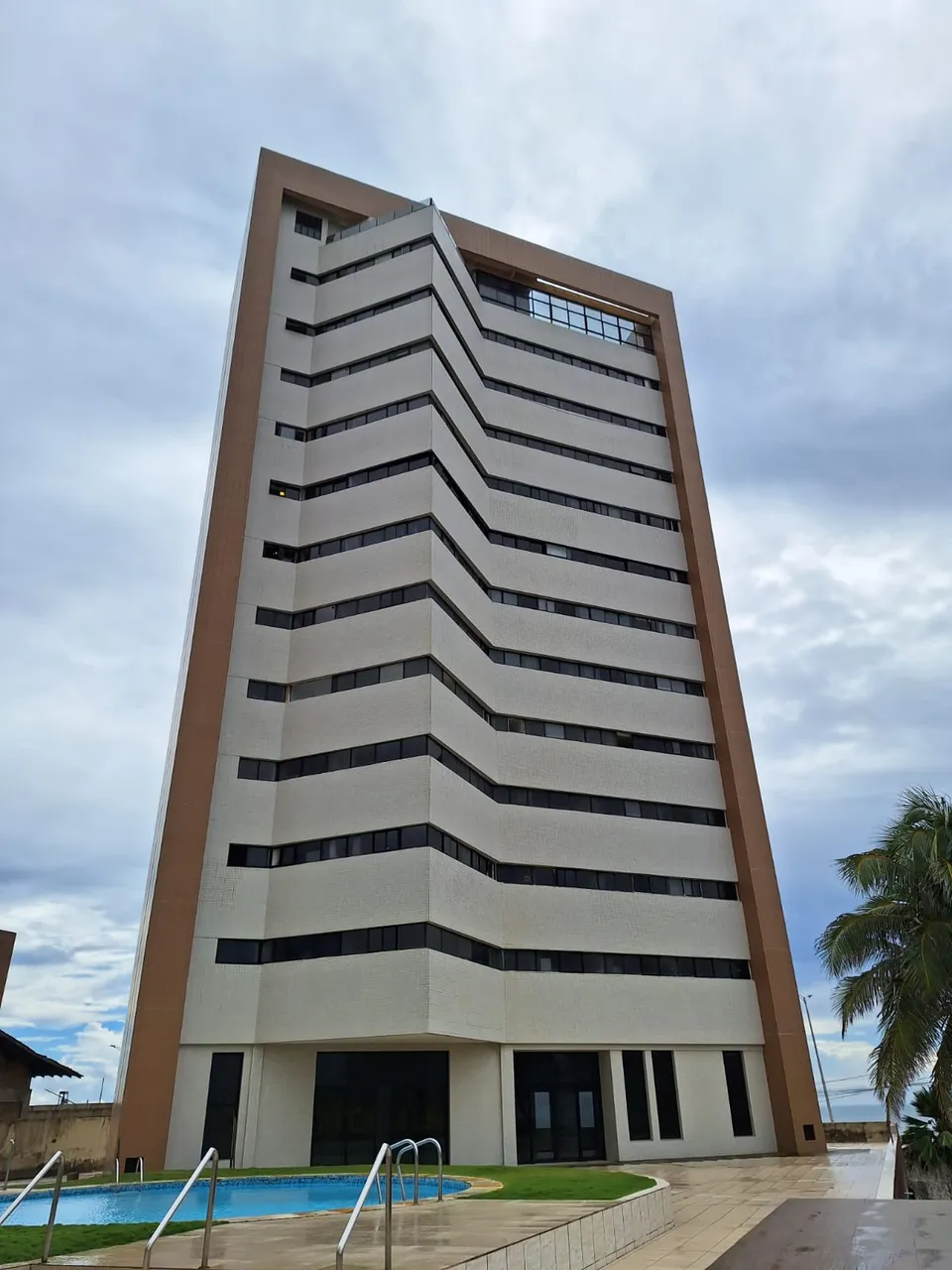 APARTAMENTO COM EXCELENTE VISTA PARA O MAR COM 200 m² NA PRAIA DO FUTURO