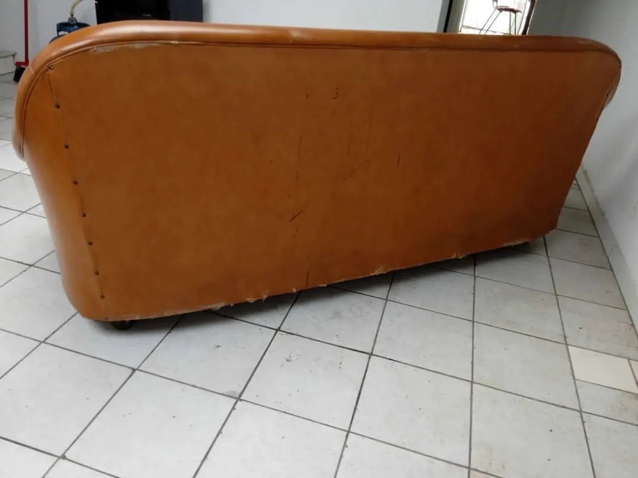 Old sofa64169933274115123