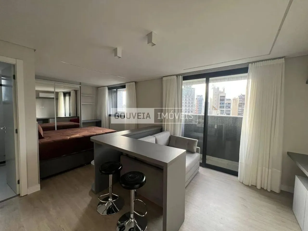 Studio com 1 Dormitório, 35 m², aluguel de R$ 3.500 + Taxas - Batel, Curitiba (PR)