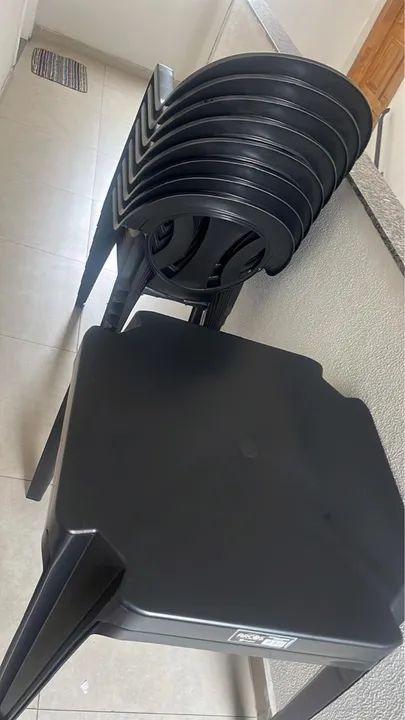 Jogo de Mesa e Cadeiras de Plástico Preto - Foto 5