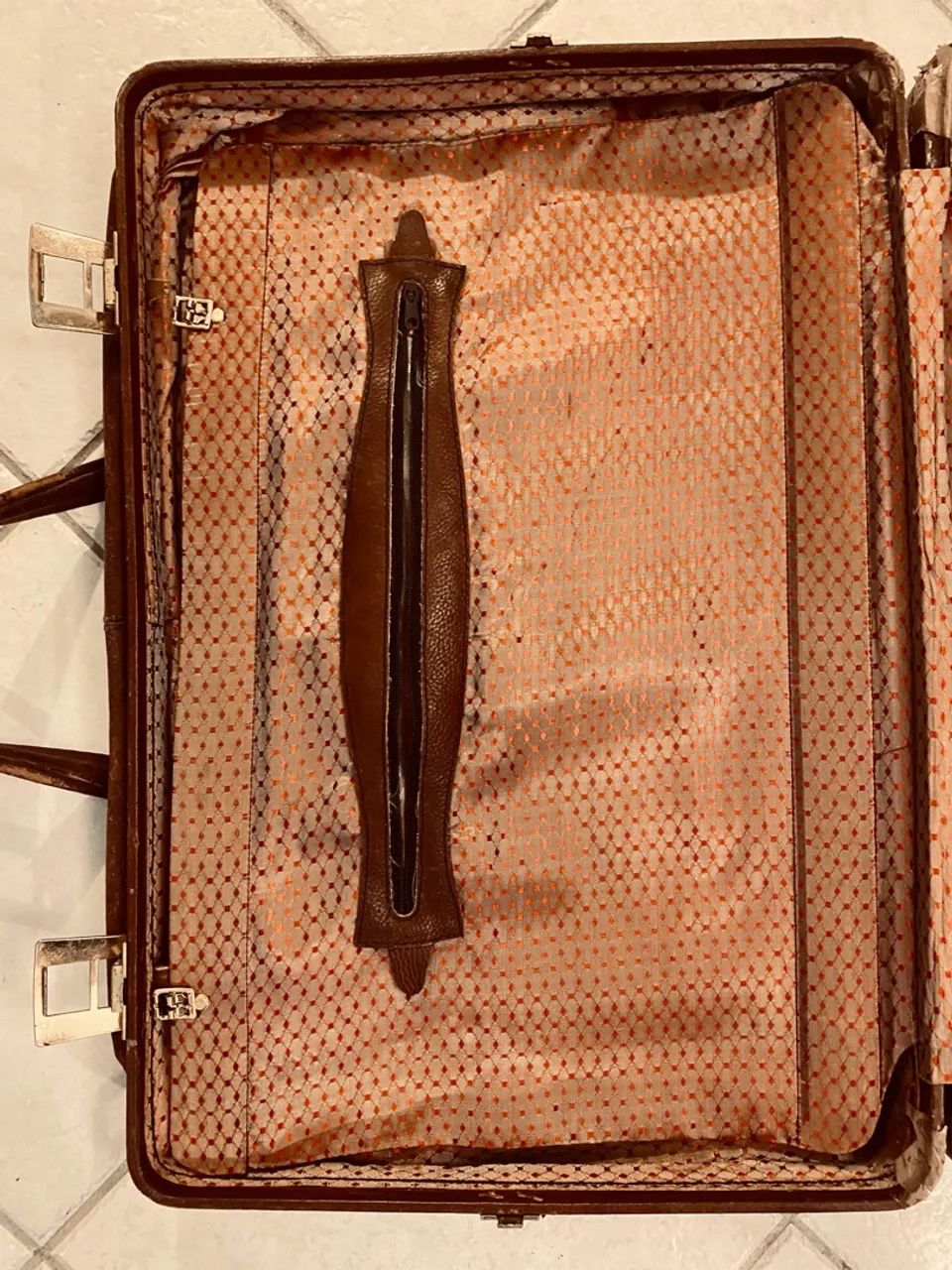 OFF! MALA de COURO ANTIGA - Foto 3