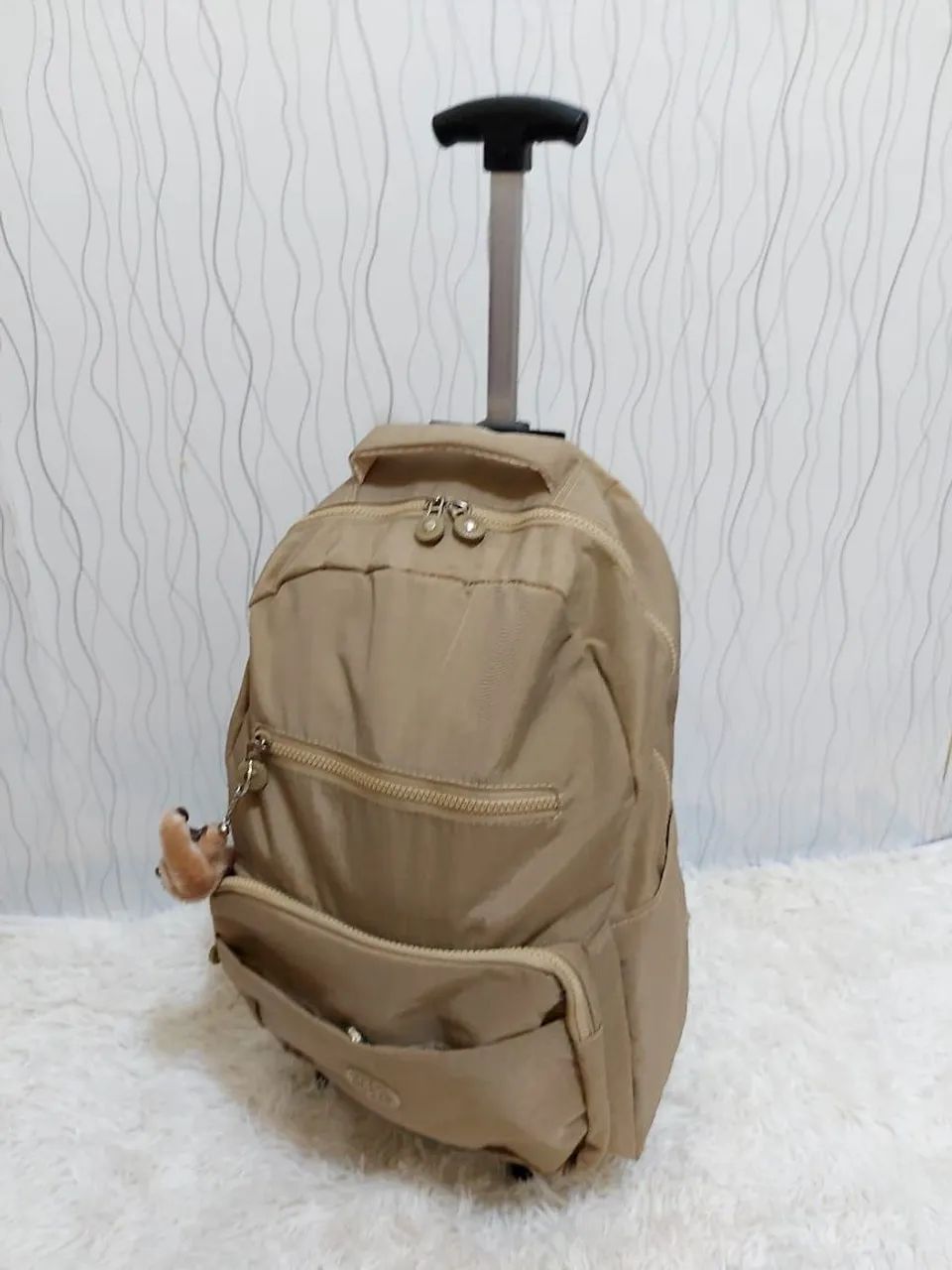 Mochila escolar com rodinhas, nova. Entrega grátis 