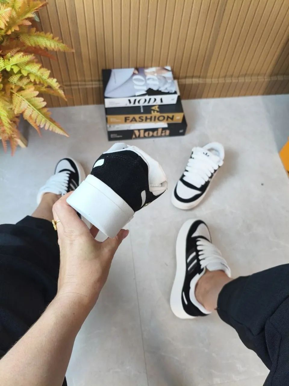 Tenis Adidas Preto Branco - Foto 2