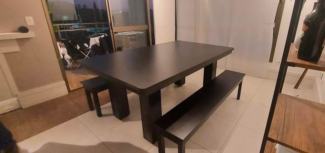Mesa de sinuca e jantar tradicional 