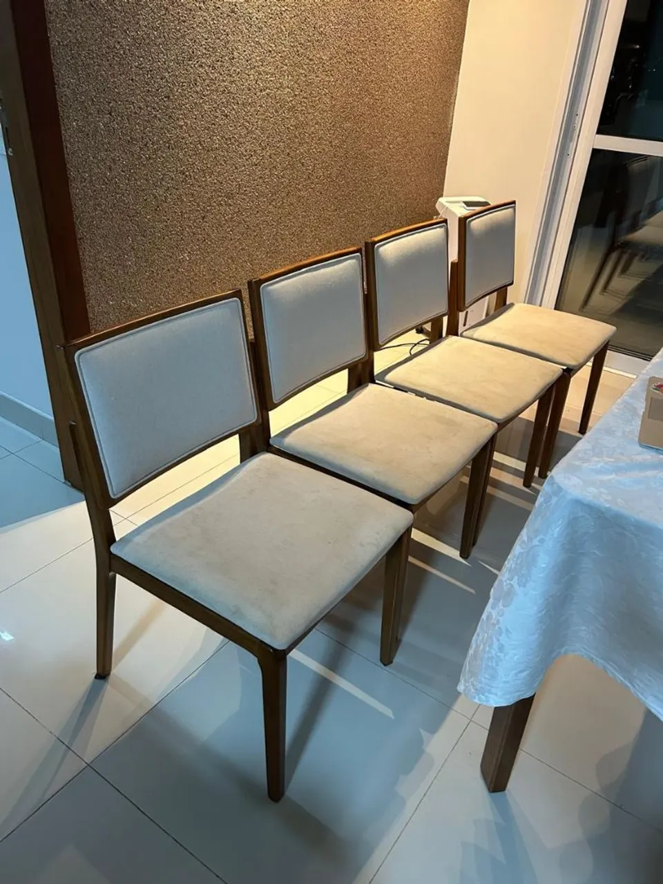 Conjunto de 4 Cadeiras de Madeira
