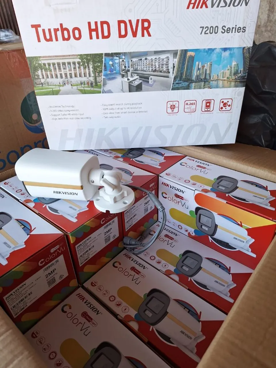 Kit de Câmeras de Segurança Hikvision ColorVu 2MP