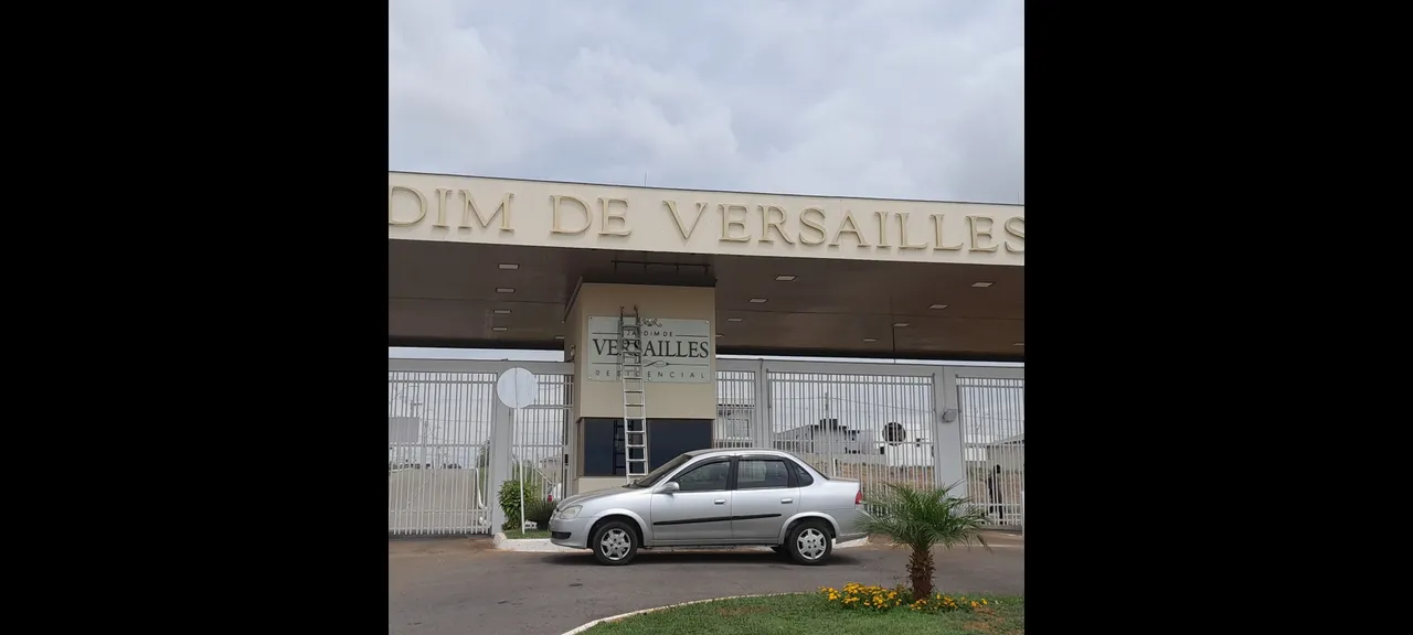 Lote/Terreno para venda tem 330 metros quadrados em Jardins Versailles - Valparaíso de Goi
