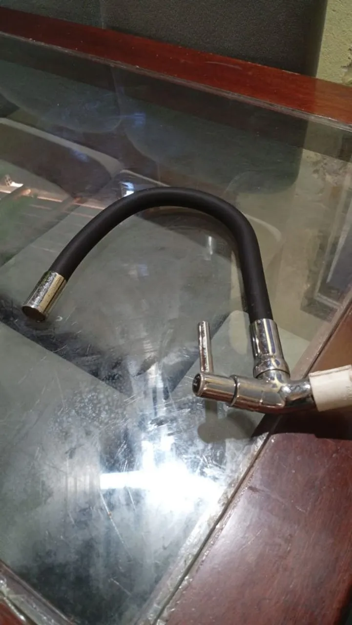 Torneira de Cozinha com Bico Flexível