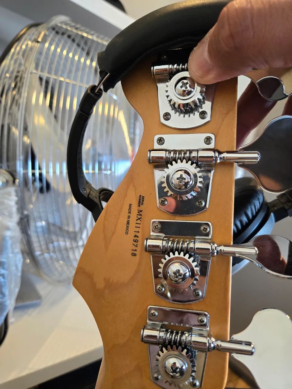 baixo fender jazz bass