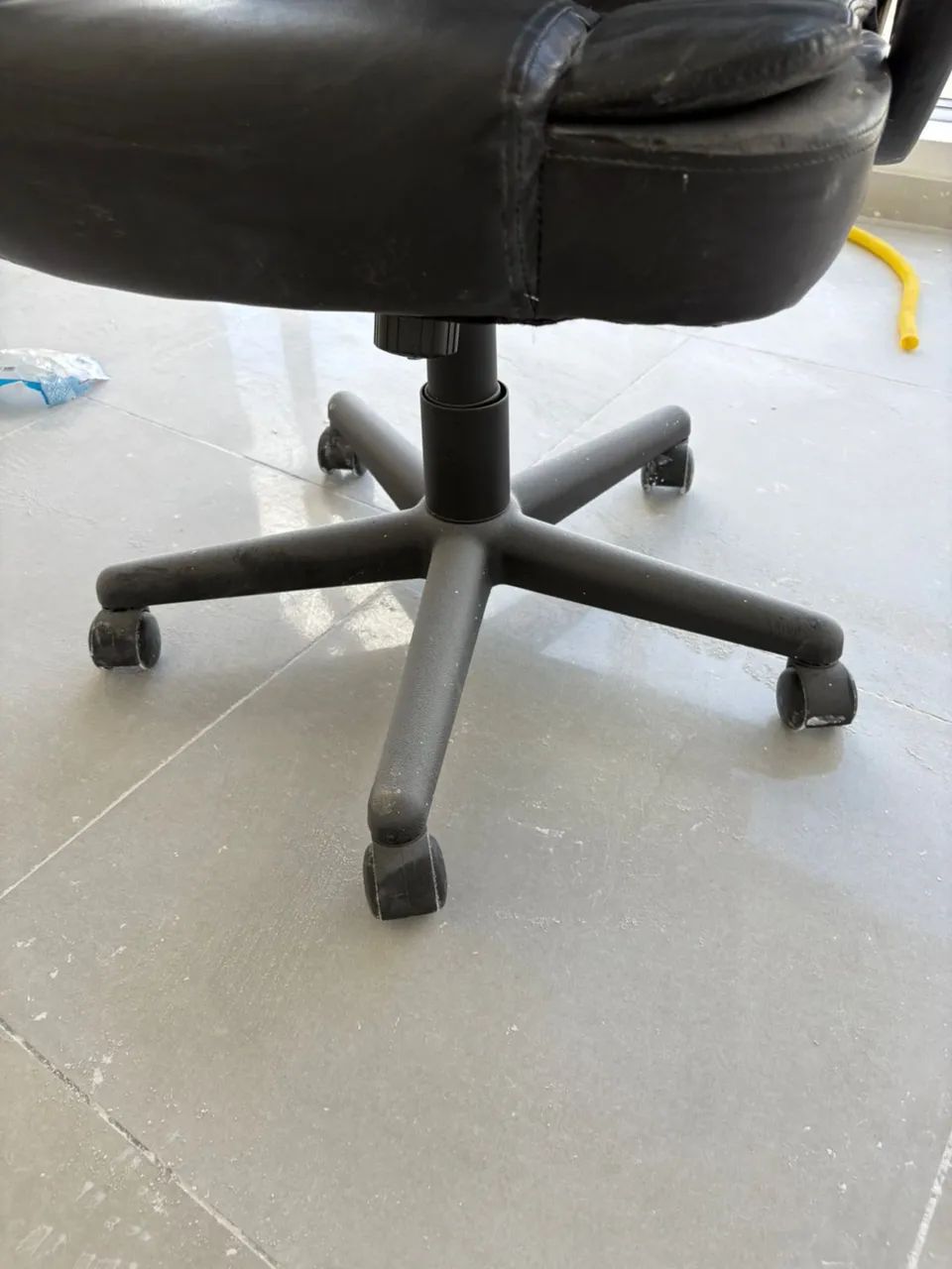 POLTRONA DE COURO - ESCRITÓRIO, ESTUDOS, GAMES? - Foto 4