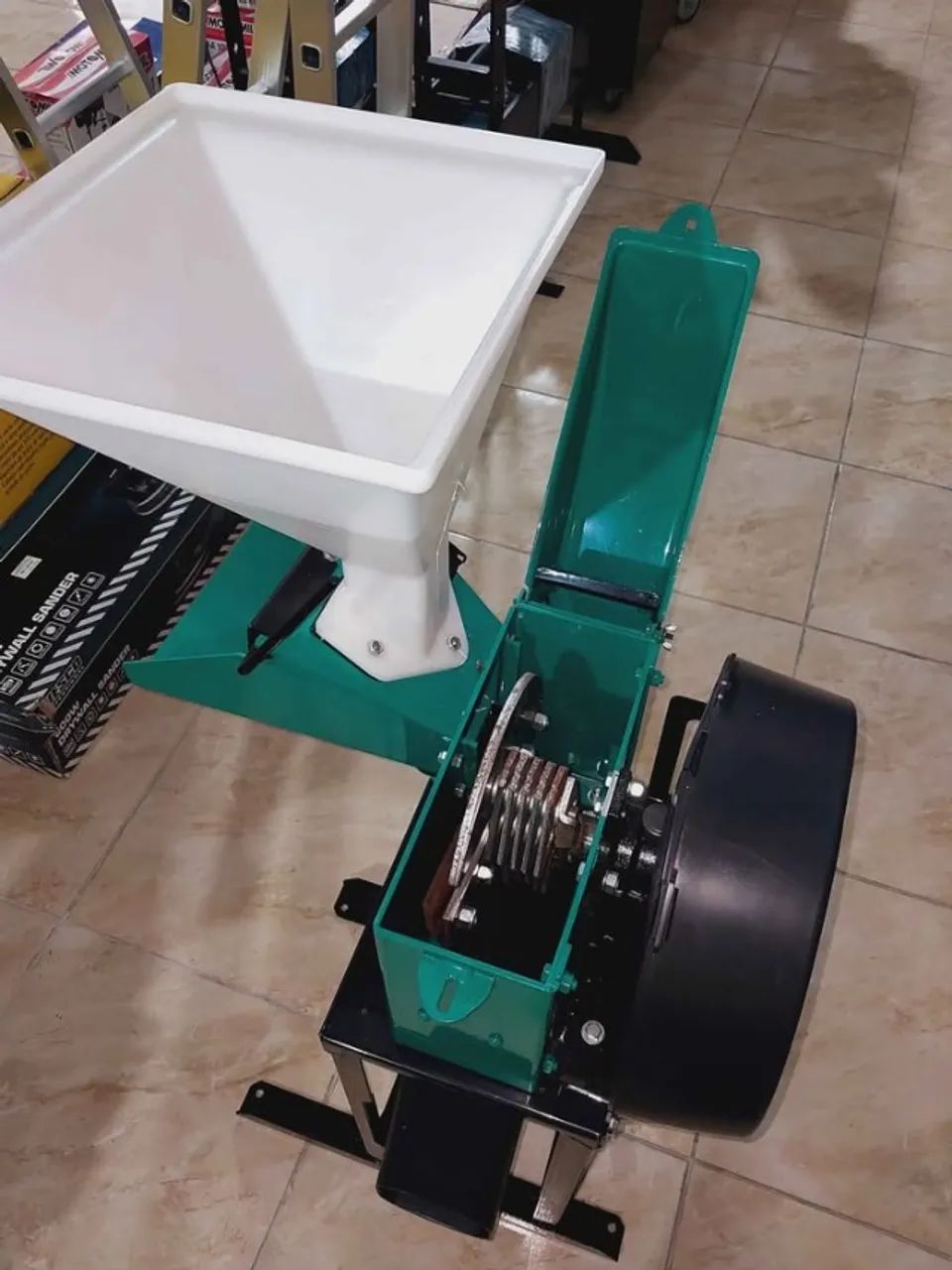 Forrageira Triturador Monofásica 2.0hp Motor de Correia C/ Peneiras - Garthen (Loja) - Foto 6