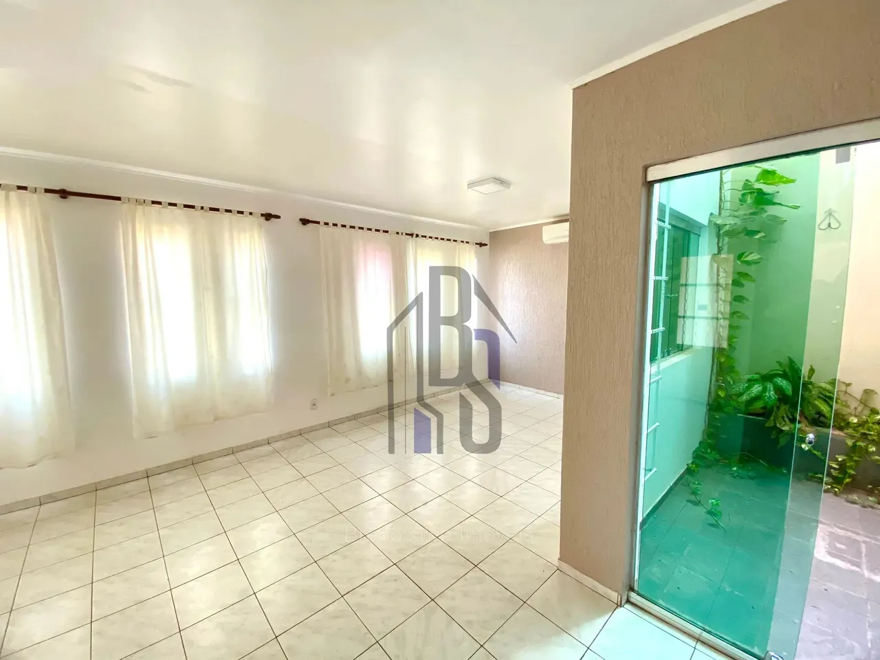 Casa Sobrado com 5 quartos-linda espaçosa- ao lado salesiano e bombeiro no Dom Aquino R$4.