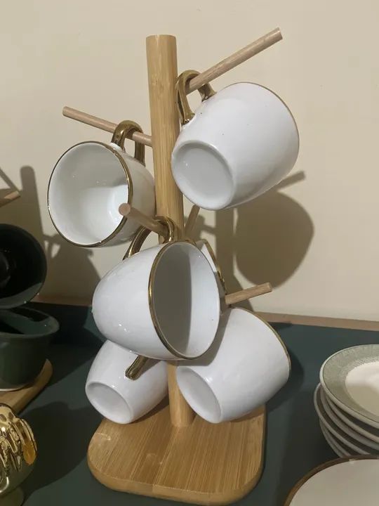 Suporte para xícaras de café em madeira