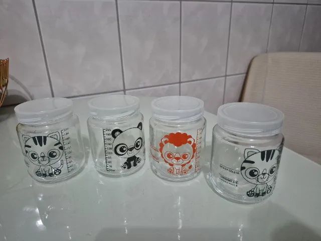 Potes de vidro para armazenar leite materno 