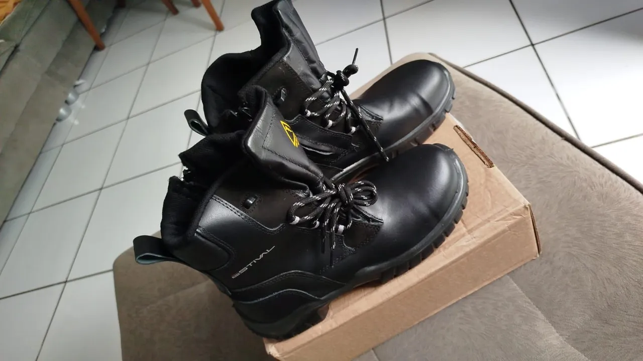 Botas de segurança trabalho 39 nunca foi usado