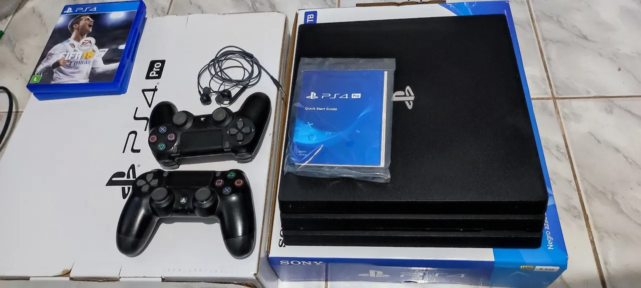 Playstation 4 Pro 1TB + 2 Controles o mas top de Maceió zero e ele