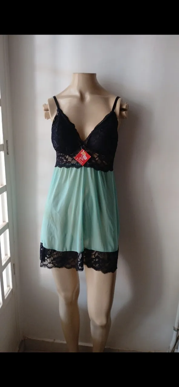 Linda camisola verde água - bojo, renda , abertura atrás - G mas veste melhor M