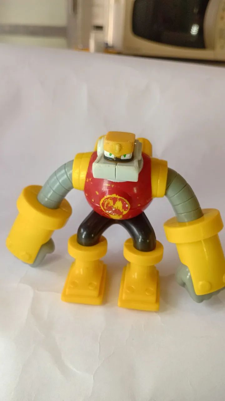 antigo boneco guts man mcdonald's 2006 coleção série megaman clássico