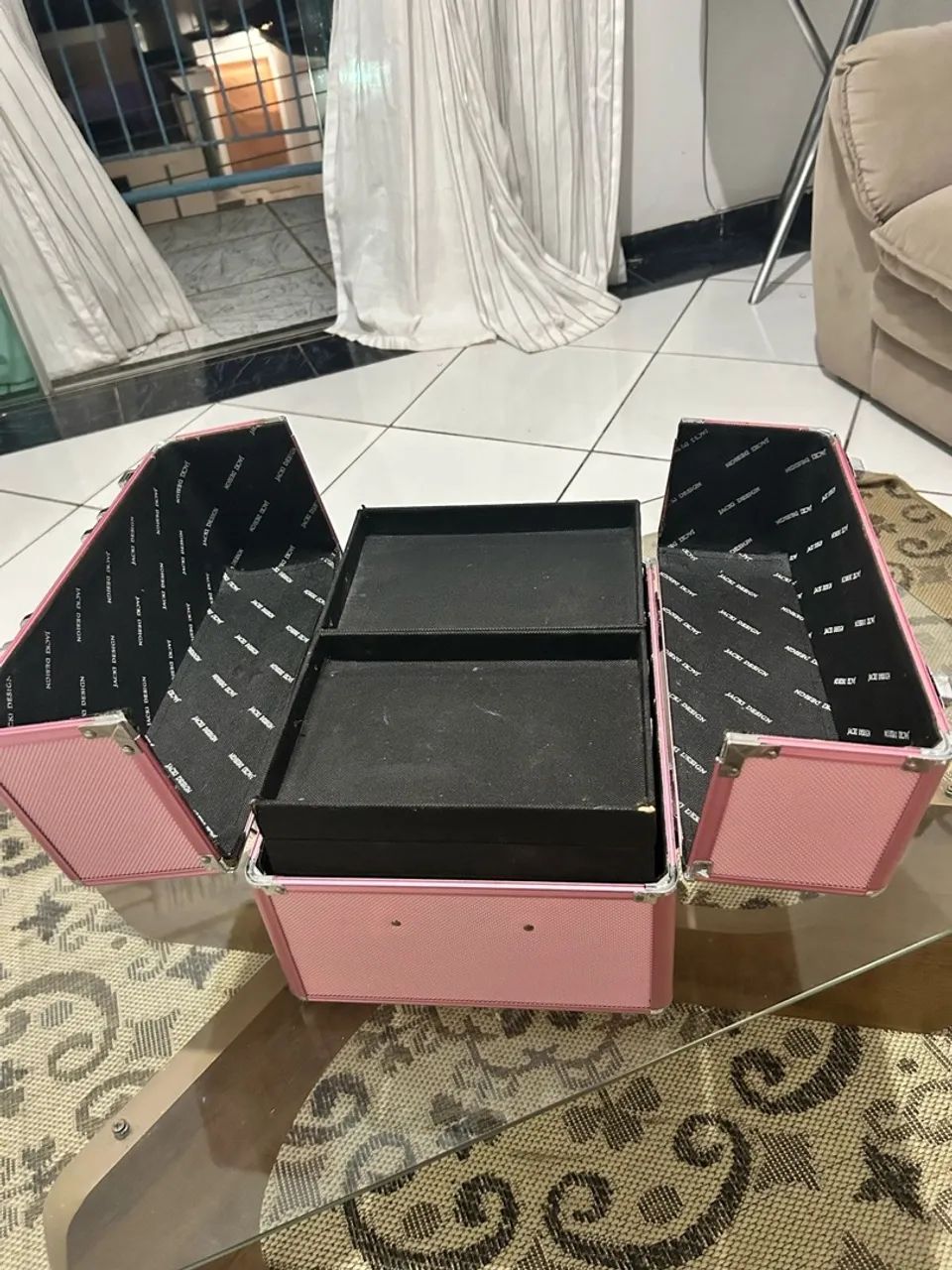 Maleta de Maquiagem Rosa em perfeitas condições  - Foto 3