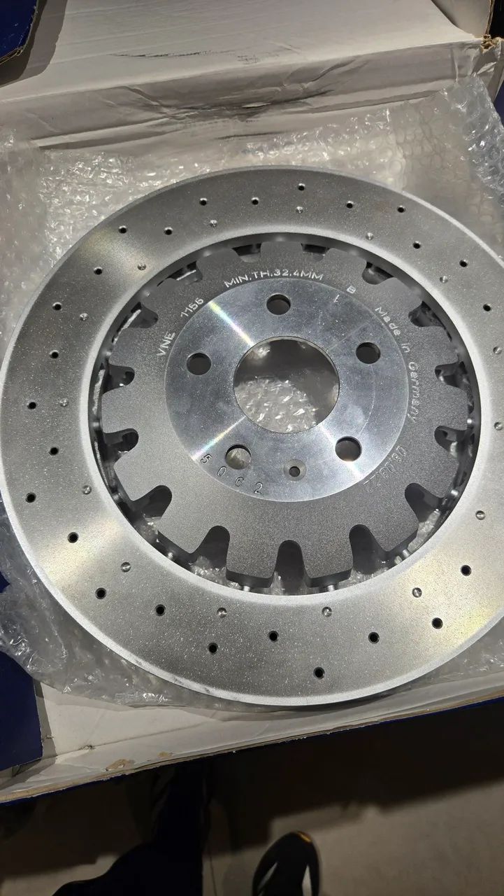 Discos dianteiros oem + pastilhas brembo rs3 2017/18 - Foto 2