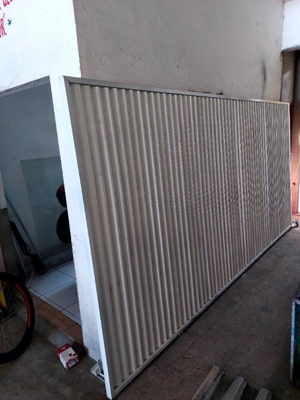 Portão Galvanizado , medindo 2,10 X 4,30