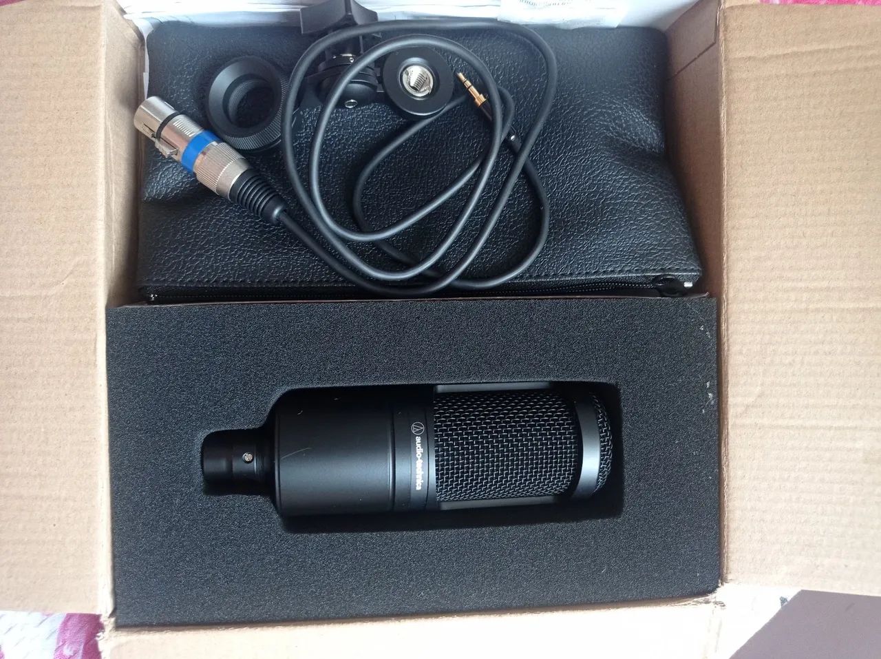 Microfone Condensador Audio-Technica AT2020 Novo - Foto 4