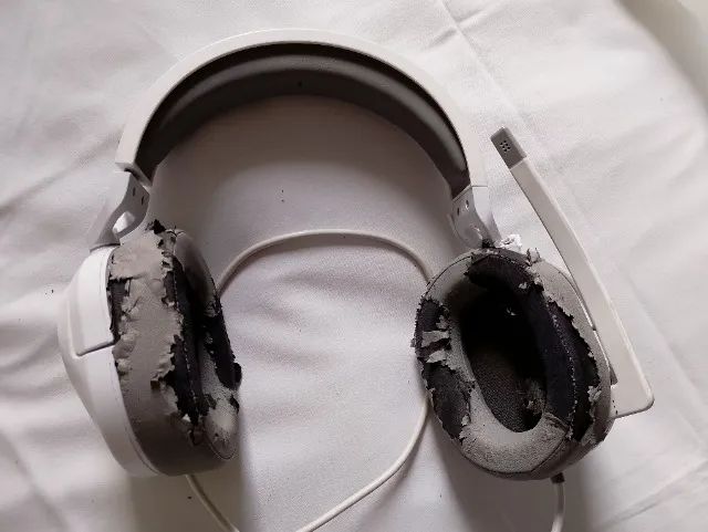 Headset Corsair HS55 com avaria - Foto 4