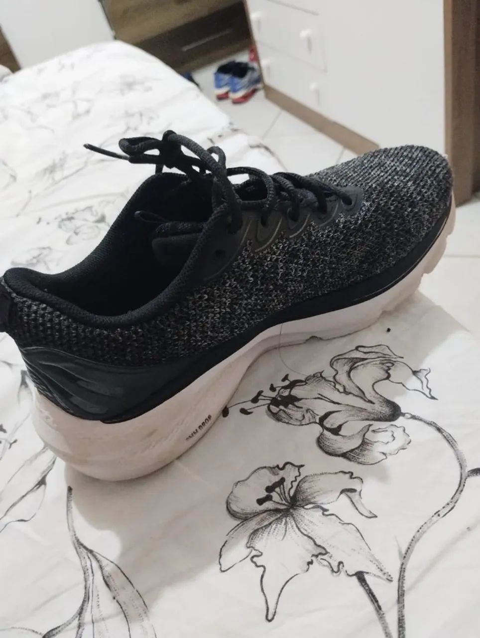 Tênis Under Armour - Preto - Foto 2