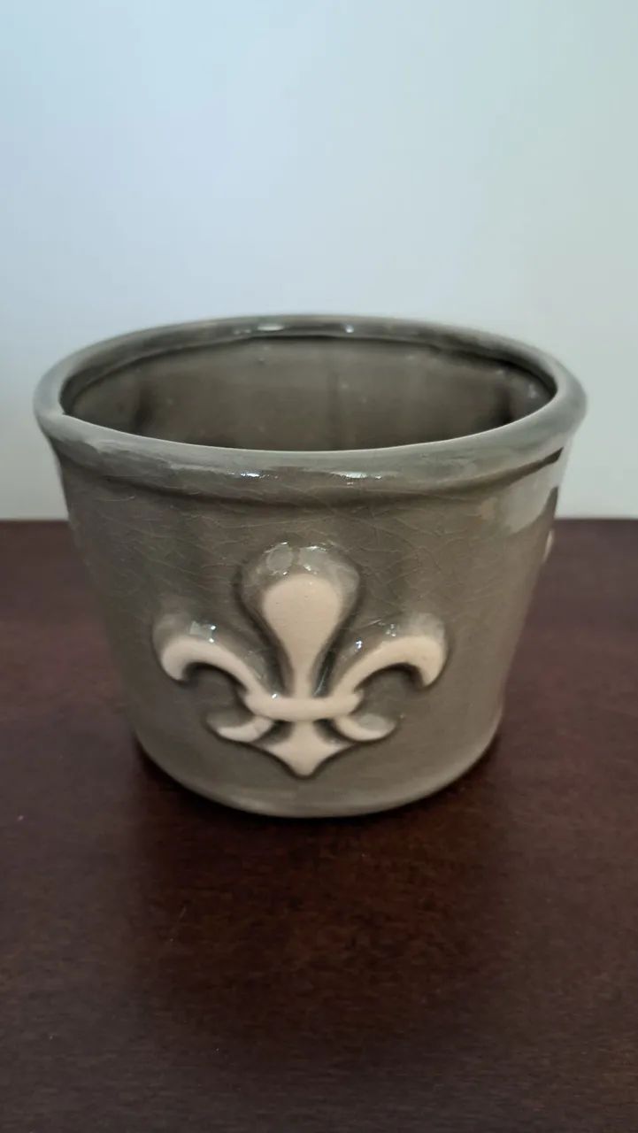 Pote Decorativo com Flor de Lis