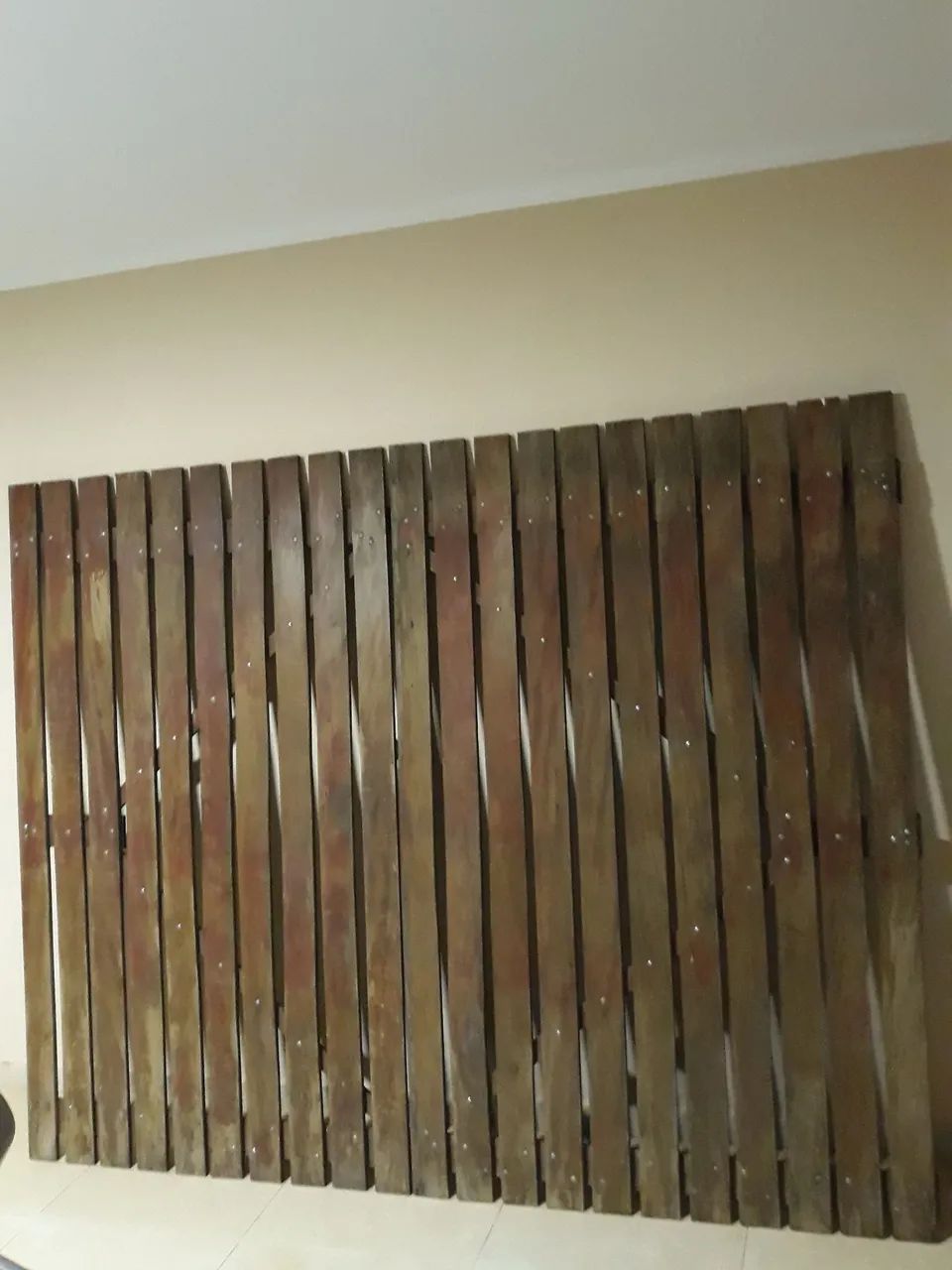 Portão de madeira 64341455566849122