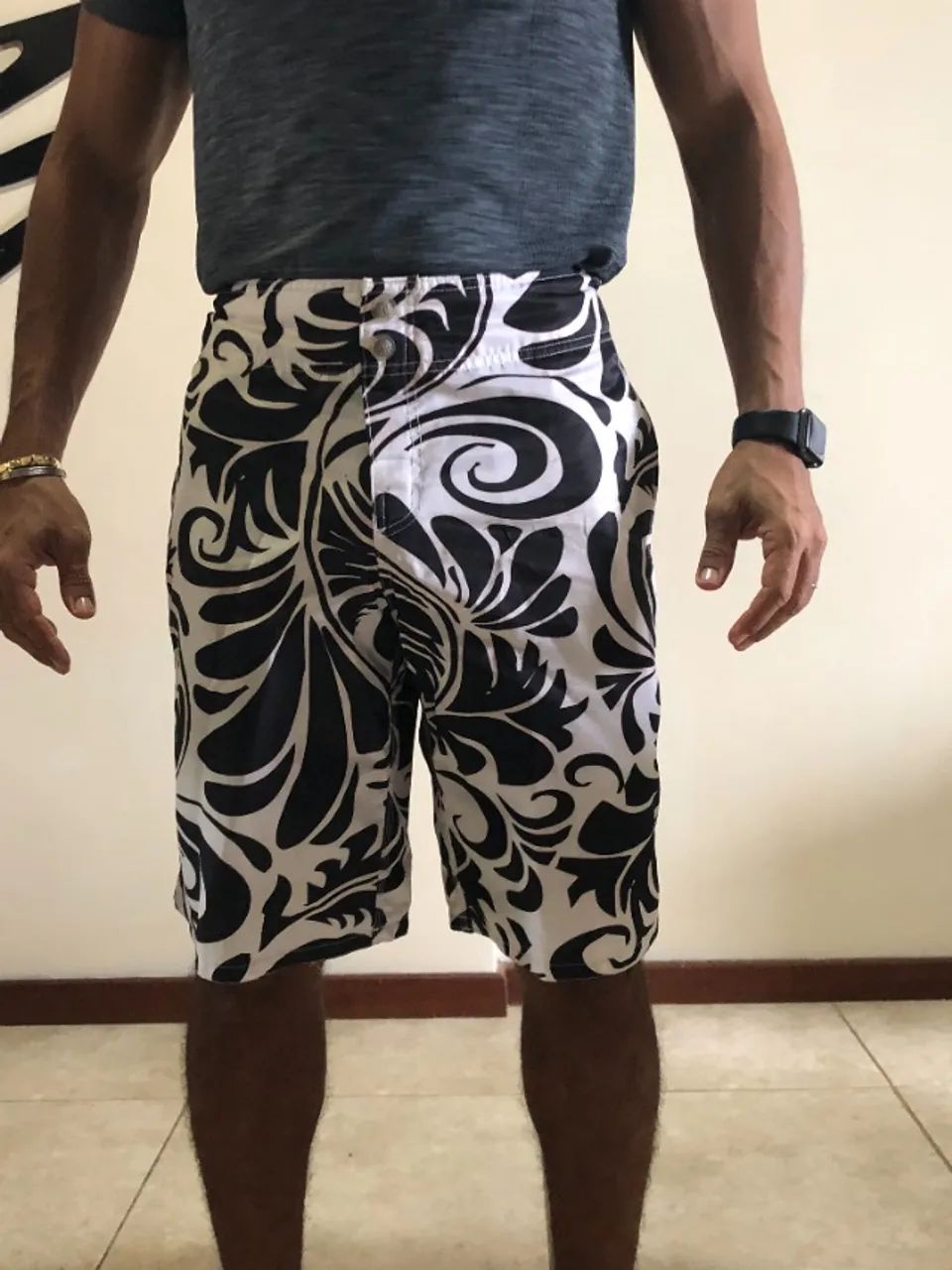 Bermuda moda surf. Diversos modelos. Tam M e P R$ 45,00 cada R$ 45,00 - Foto 5