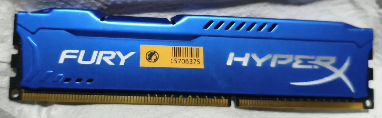 Memória RAM: 8GB DDR3 (2x4GB Kingston HyperX)