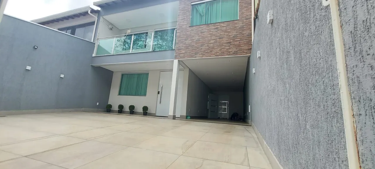 Vendo linda casa na 21 do leste
