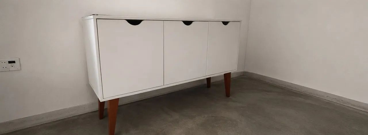 Buffet Branco Retrô com Pés de Madeira - Foto 2
