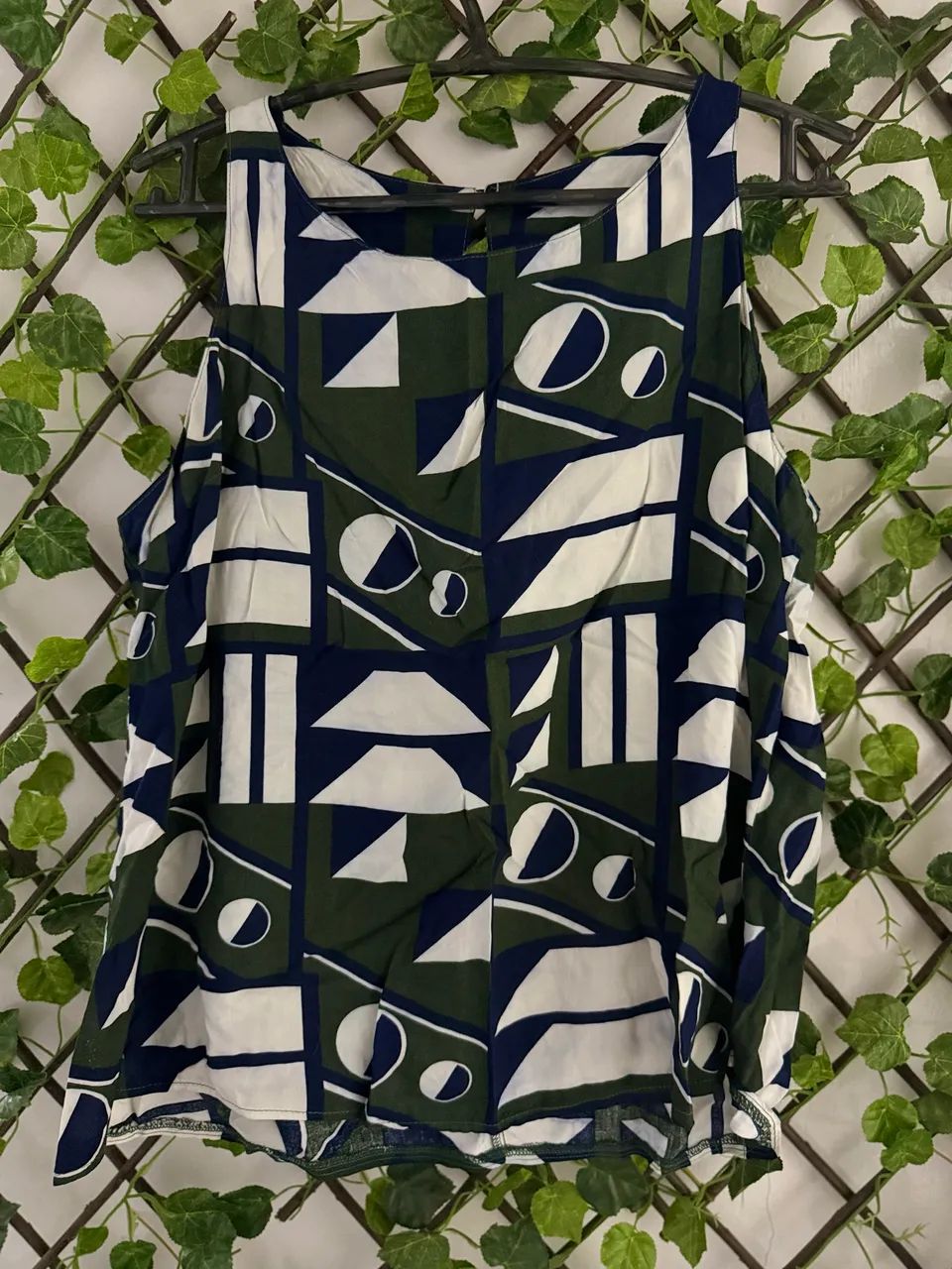 Blusa regata com estampa geométrica