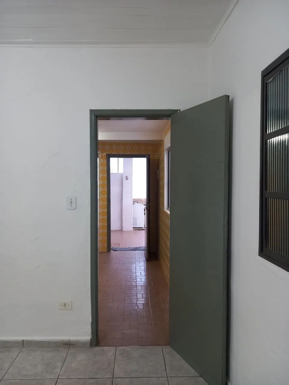 Alugo casa de dois cômodos !