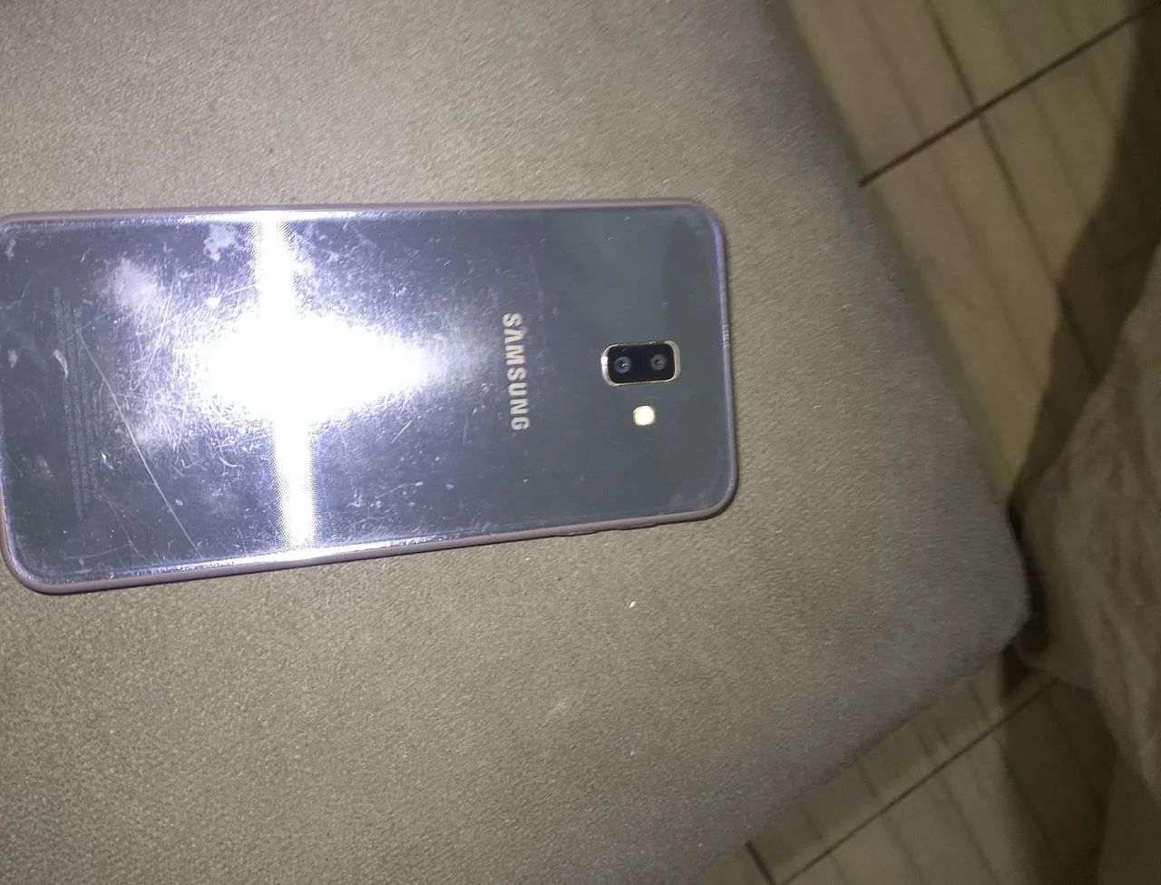 celular Samsung J6+ - Foto 2