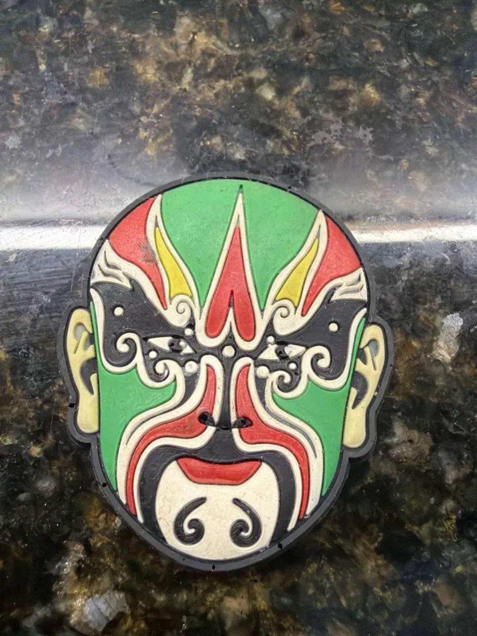 ímã de geladeira máscara chinesa verde