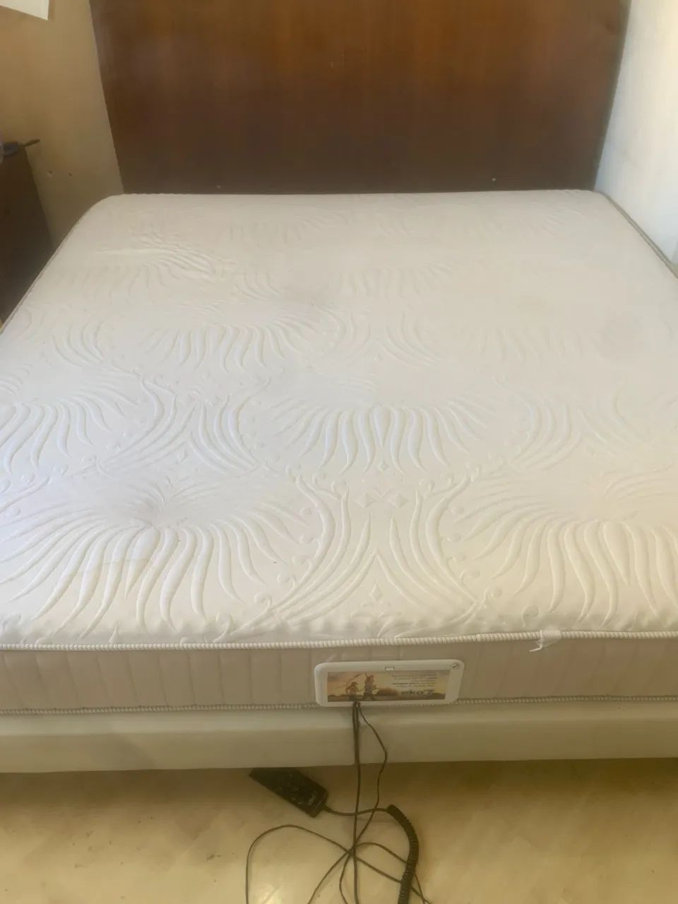 Cama King com colchão massageador 