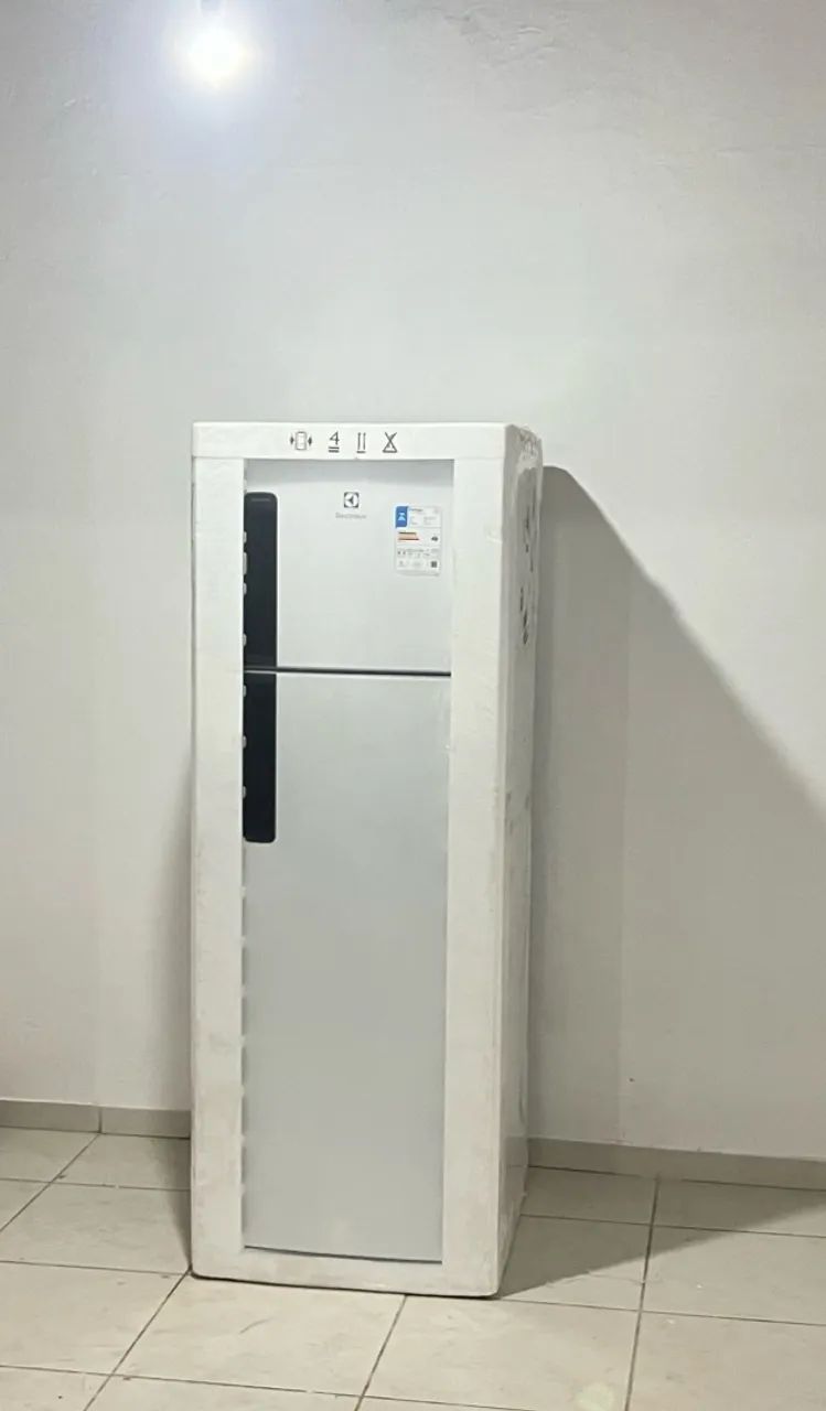 Vendo geladeira eletrolux duplex NUNCA USADA 