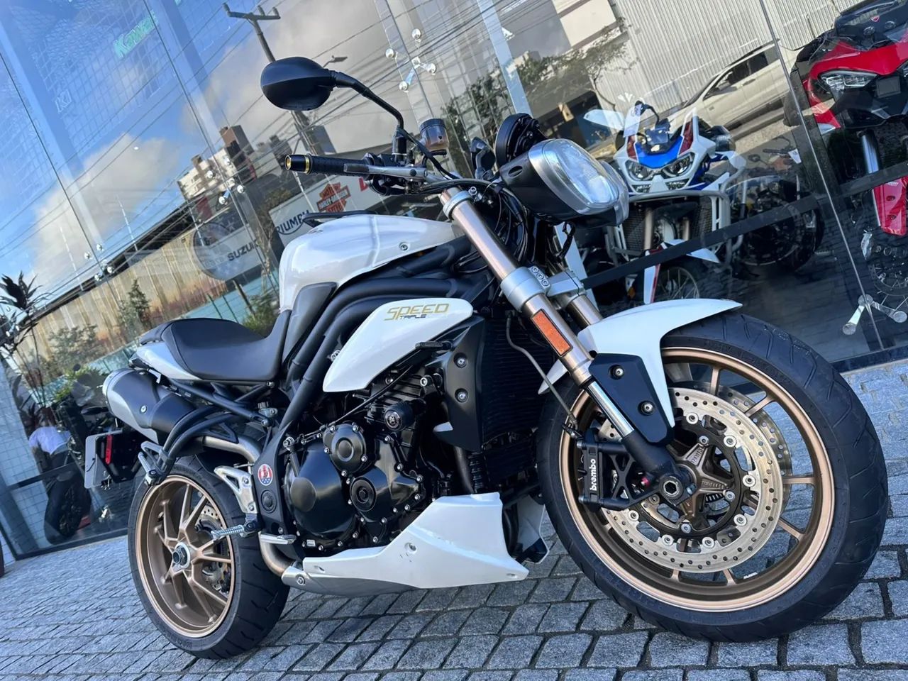 Triumph Triple 1050i 2014 - 1508322310 | OLX