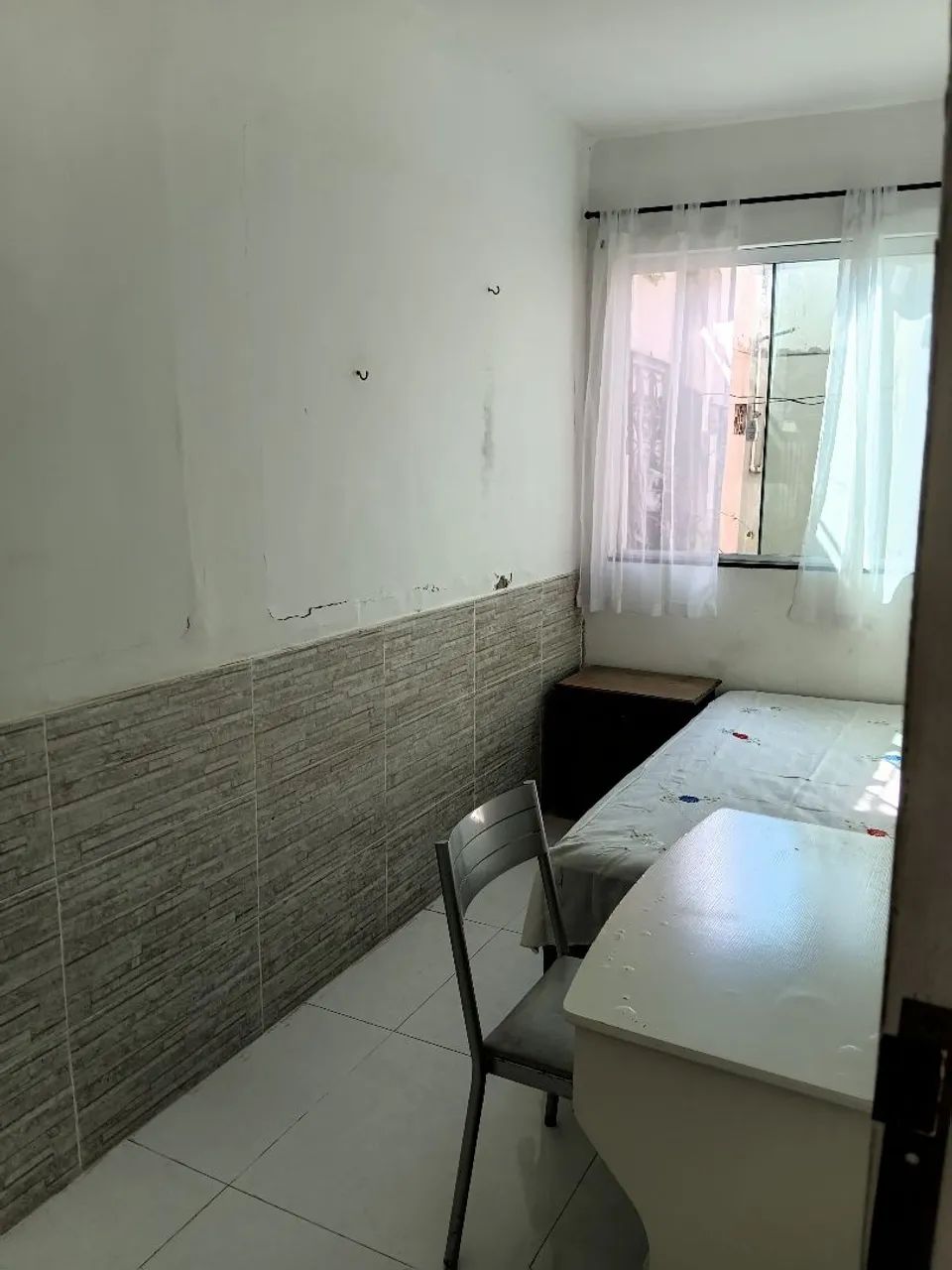 Alugo quarto individual