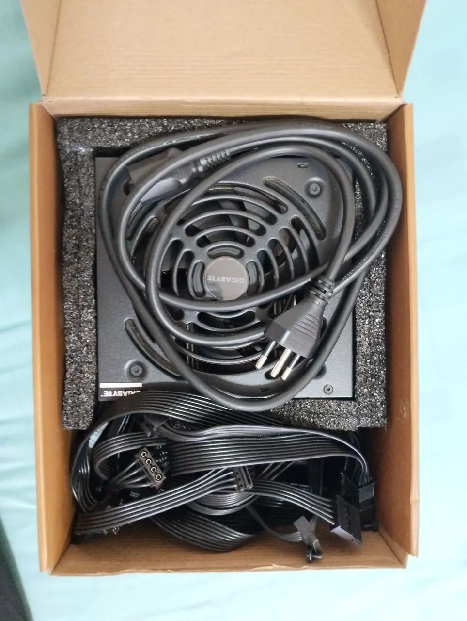 Fonte GIGABYTE P550B Pouco Usada - Foto 4