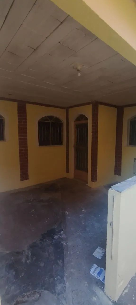 Casa 2 quartos rua arabori rocha Miranda 