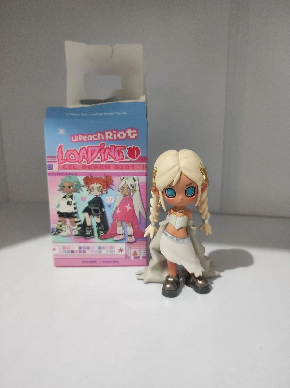 Pop Mart Lil' Peach Riot serie Loading - Poppy Valkyrie 