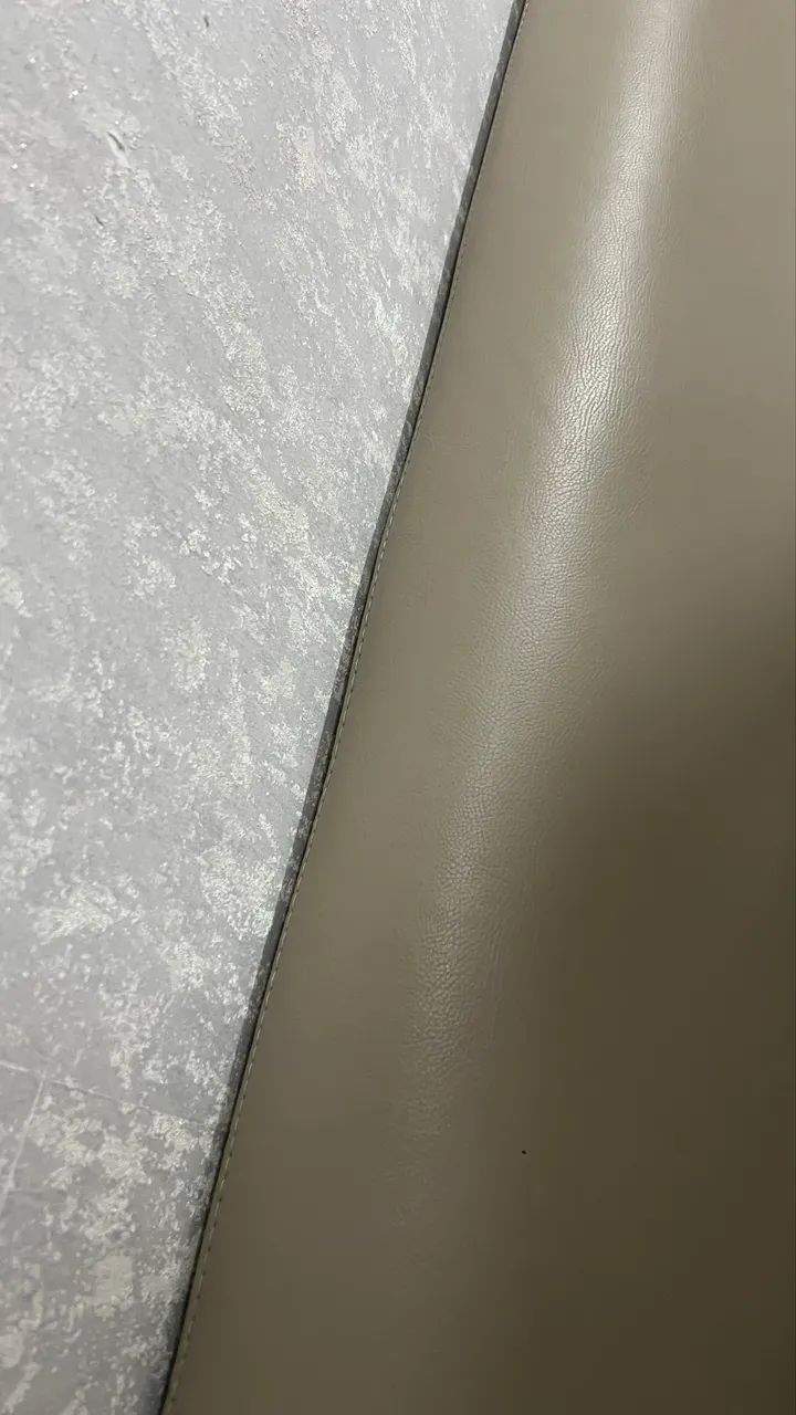 Sofá courino bege comprado na Tok Stok - Foto 5