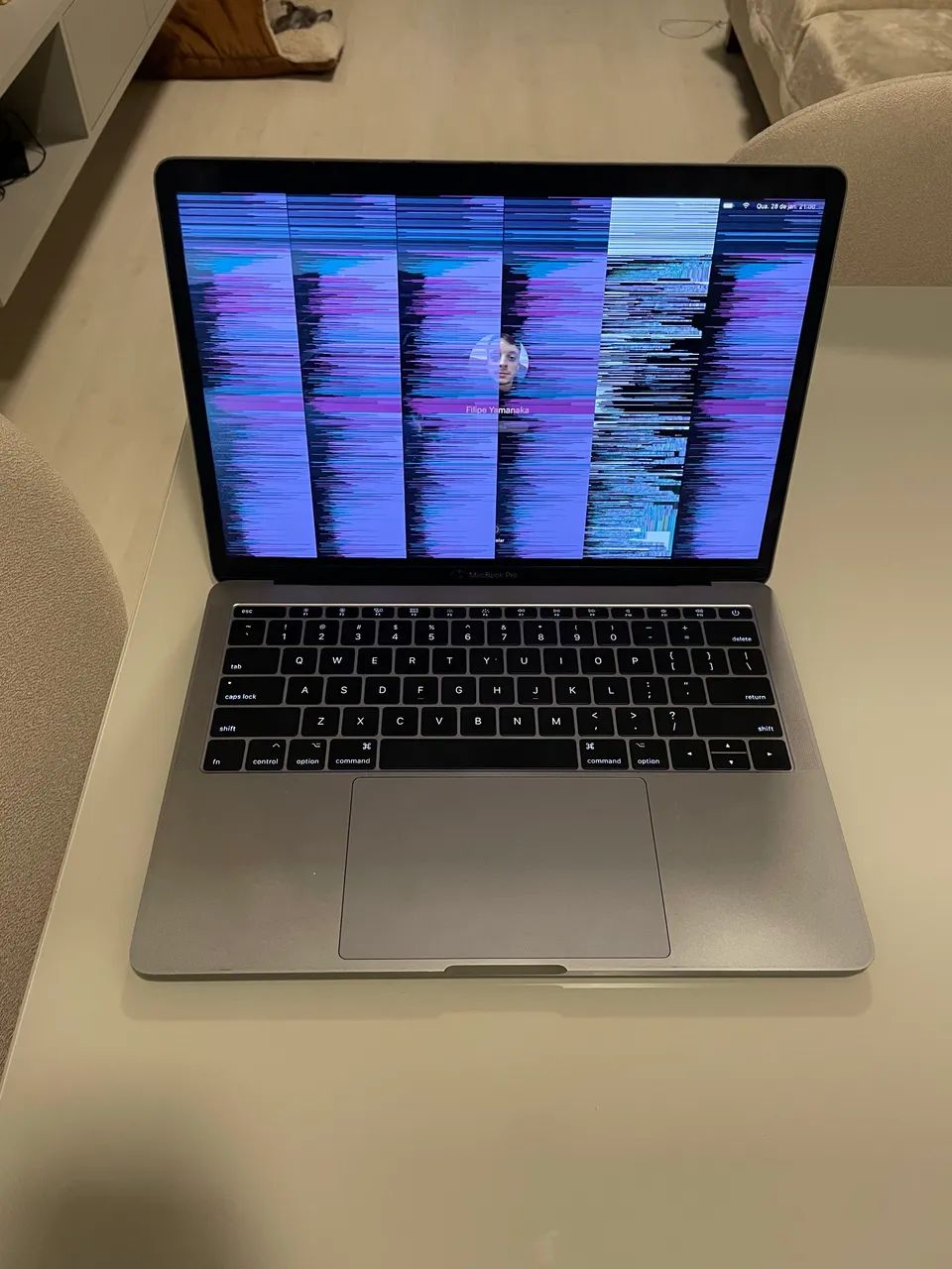 MacBook Pro, modelo A1708, 8GB, 128GB de SSD - Foto 3