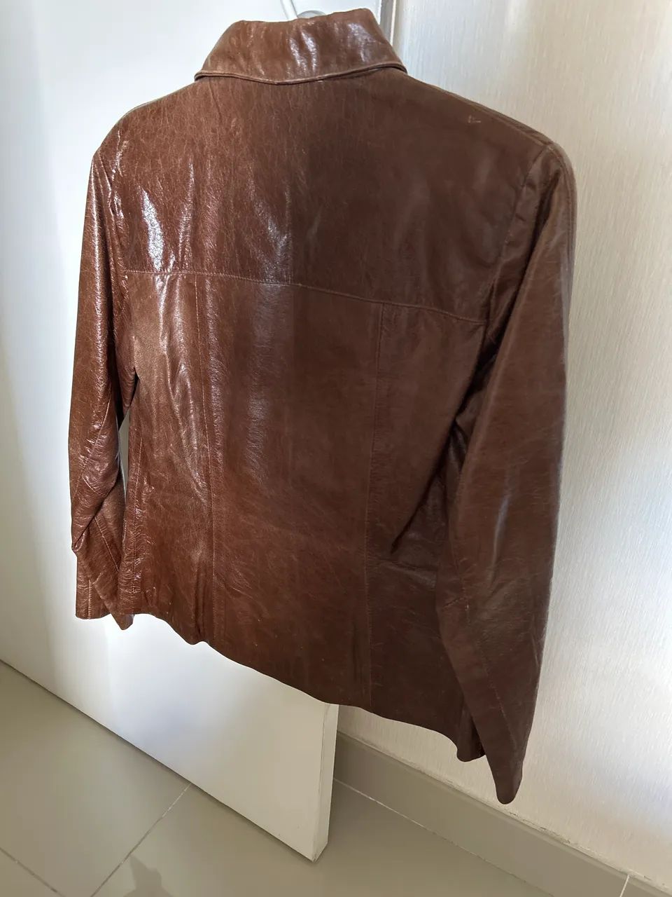 Vendo jaqueta em couro - Foto 2