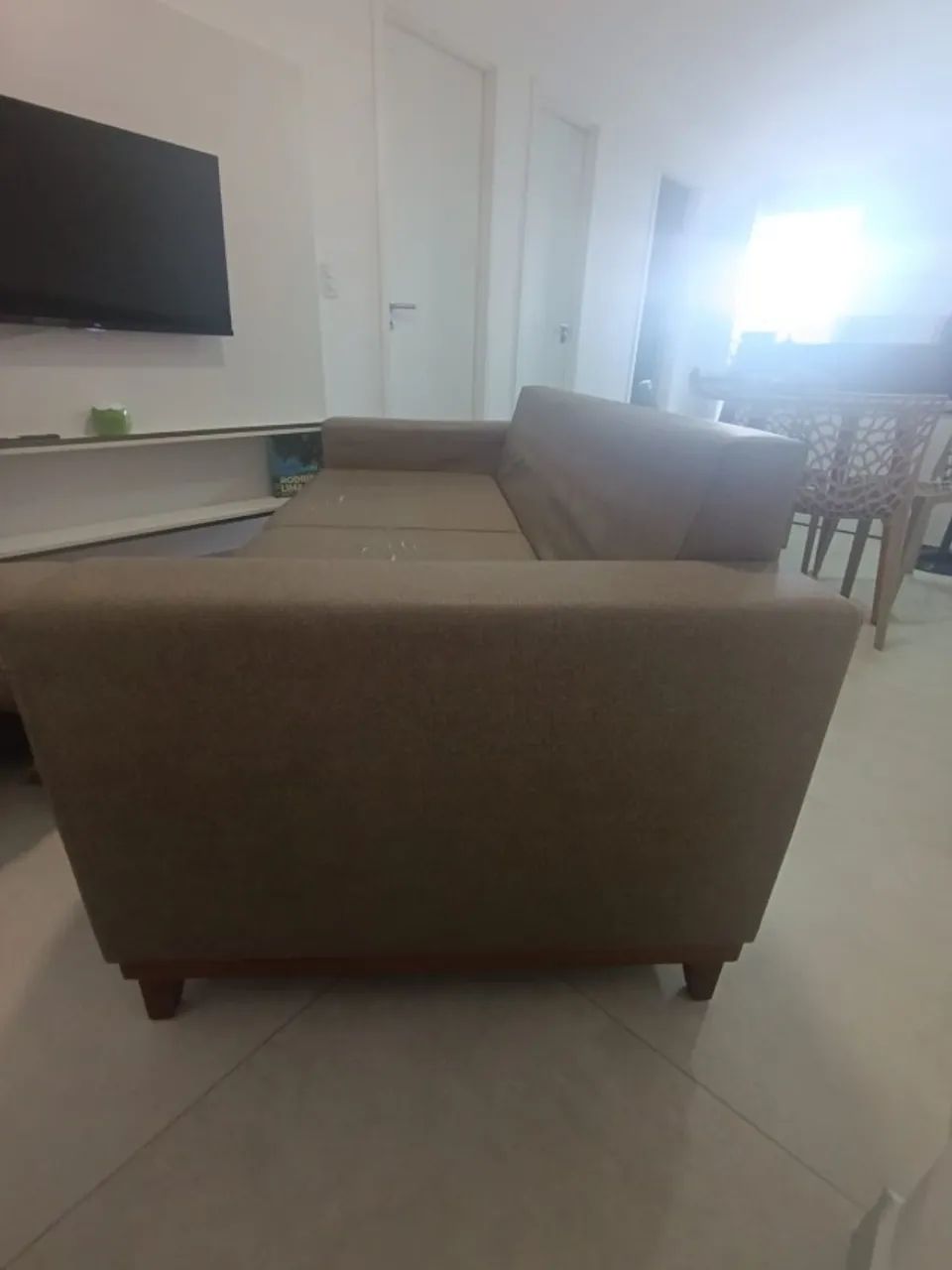 Sofá de 2 Lugares Marrom com Almofadas - Foto 5